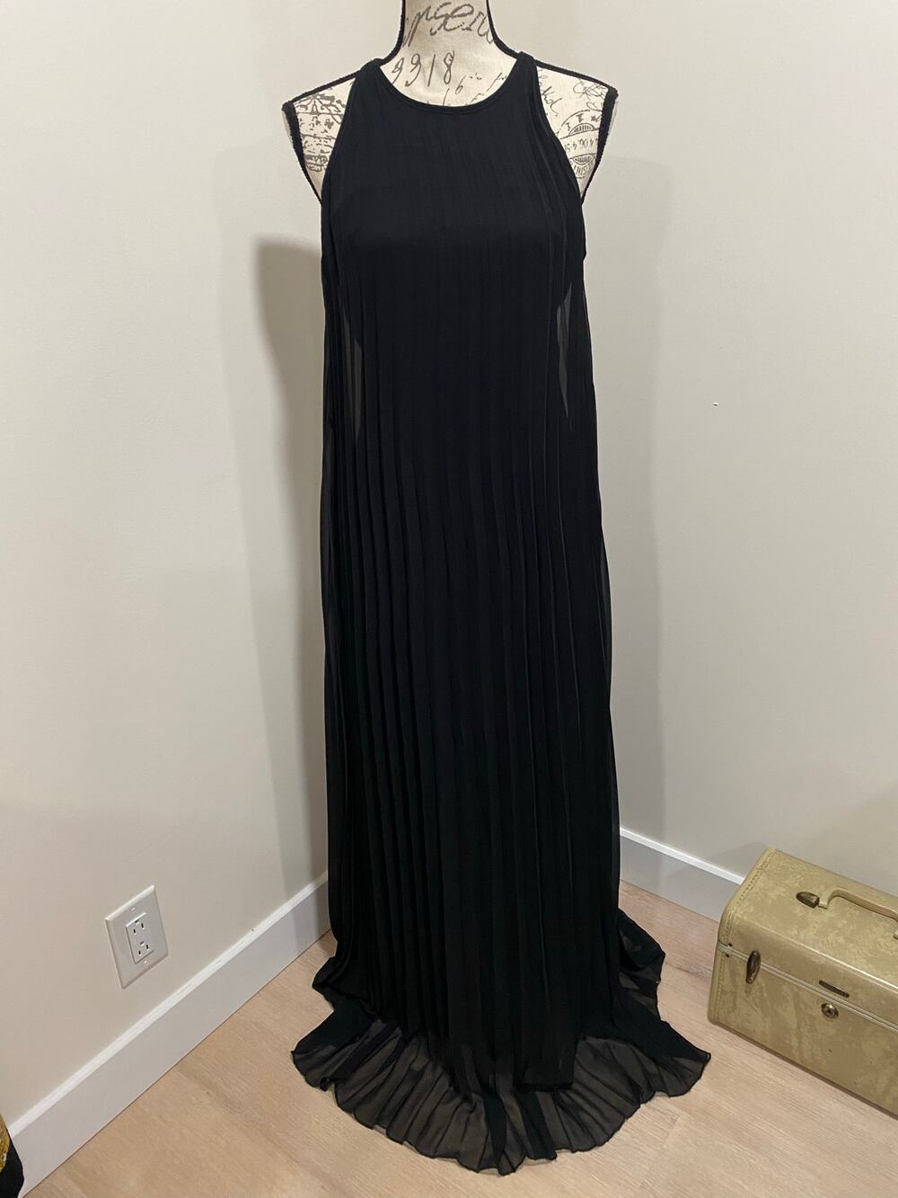 Bisou Bisou Black Halter Sleeveless Crinkle Floor Length Maxi Dress Size 2